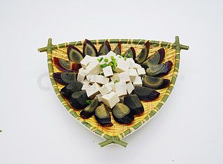 家常菜皮蛋豆腐攝影圖