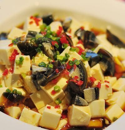 一碗靈魂料汁成就了鮮嫩爽滑的皮蛋豆腐