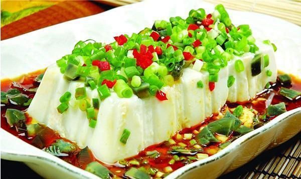 一碗靈魂料汁成就了鮮嫩爽滑的皮蛋豆腐
