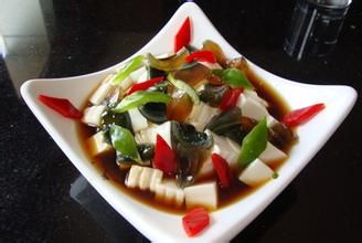 松花蛋拌豆腐做法和食用需知