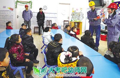 小班健康活动学习自己入厕教案反思配图三