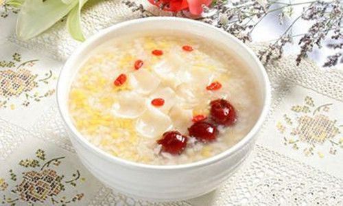 烹飪方法：簡單6步做出營養(yǎng)美味的皮蛋瘦肉粥