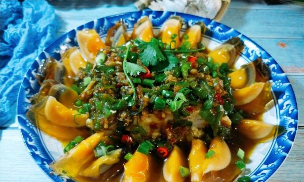 五彩皮蛋豆腐的制作方法（以豆腐为主材）