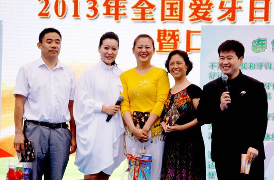 譚晶與答題獲勝者