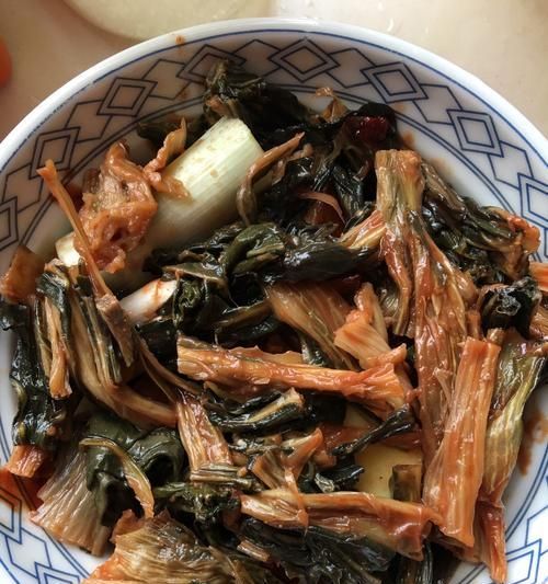 自制梅干菜全程教程（從選材到晾干，輕松制作梅干菜）