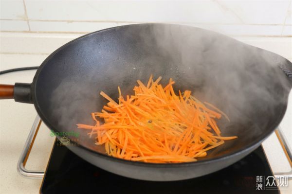 年夜飯必備的炒年糕，寓意年年高，身體健康_新浪眾測