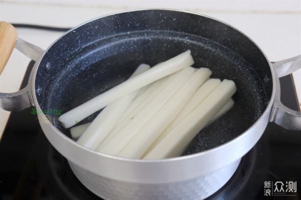 年夜飯必備的炒年糕，寓意年年高，身體健康_新浪眾測
