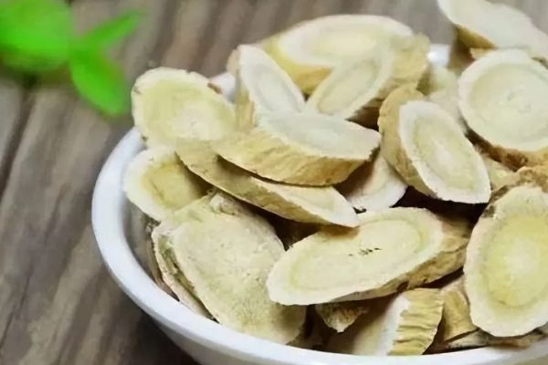 黃芪能和茶葉一起泡水喝嗎，不建議一起泡著喝