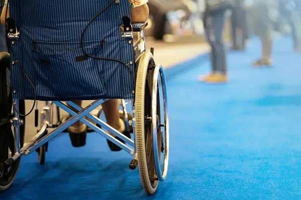 失能老人護(hù)理難上加難？作為科技大小便智能護(hù)理機(jī)器人來幫忙！