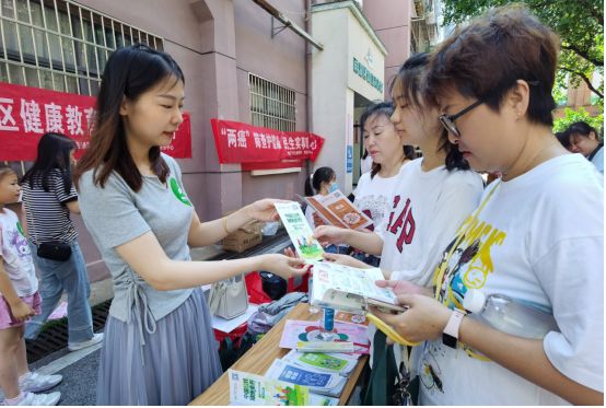 湘潭市健康教育所：婦女保健、血液健康知識(shí)科普宣傳進(jìn)社區(qū)