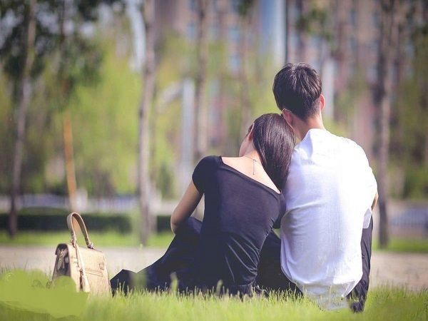 丈夫的關(guān)心能夠緩解產(chǎn)婦的心情