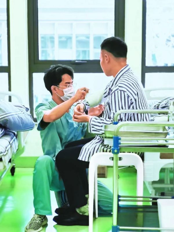 缺口巨大、单位争抢！这些毕业生为何成为“香饽饽”？