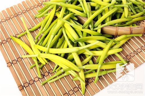  干黃花菜用不用焯水