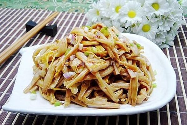 涼拌干黃花菜家常做法小妙招_清熱利濕養(yǎng)生菜