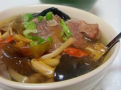 干黃花菜怎么煲湯好喝 清熱降火的超入味營養(yǎng)湯