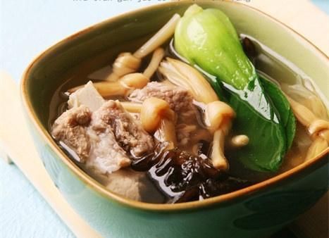 干黃花菜怎么煲湯好喝 清熱降火的超入味營養(yǎng)湯
