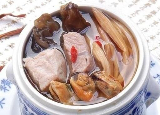 干黃花菜怎么煲湯好喝 清熱降火的超入味營養(yǎng)湯