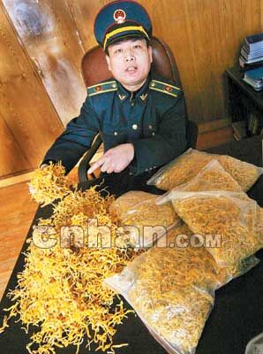 硫磺熏出“新鮮黃花菜”(圖)