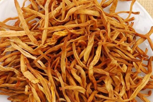 炒鸡肉时，用这 “健脑菜”一起炒，味道佳，大人小孩吃多有益处