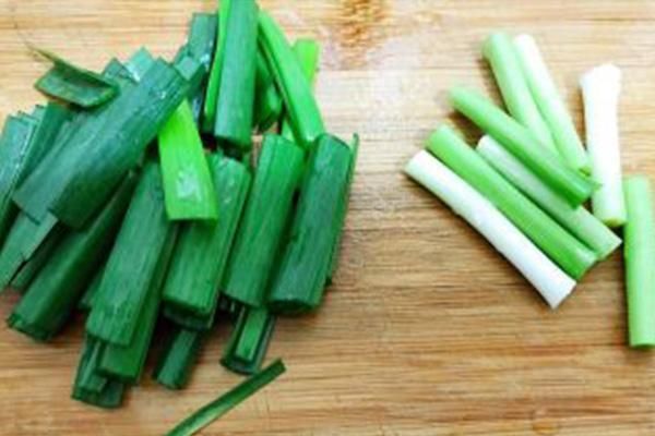 炒鸡肉时，用这 “健脑菜”一起炒，味道佳，大人小孩吃多有益处