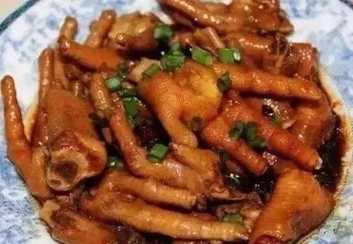 美食推薦：黃花菜燜鴨塊，豉香鳳爪，豆角燉五花肉，咖喱魚蛋