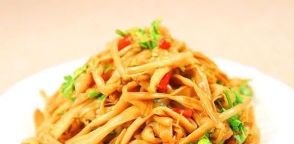 簡單易學(xué)的素炒黃花菜做法（健康美味一鍵搞定）