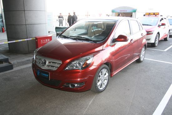 圖為北汽C30EV電動(dòng)車