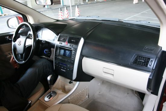 圖為北汽C30電動(dòng)車內(nèi)飾