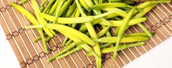 吃个黄花菜也会中毒 鲜食黄花菜要注意什么 吃黄花菜会中毒吗黄花菜是一种常见的食材 但鲜食黄花菜时需要注意一些事项 以避免