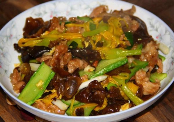 木须肉（木耳黄花菜炒肉片蛋）