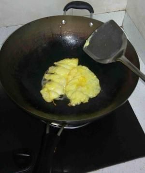 木须肉（木耳黄花菜炒肉片蛋）的做法步骤 第3步