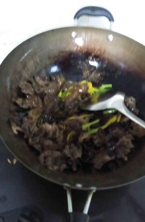 木须肉（木耳黄花菜炒肉片蛋）的做法步骤 第5步