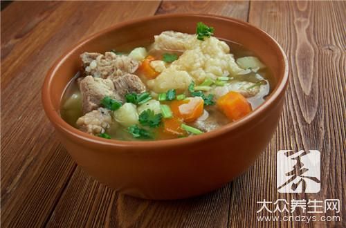  排骨玉米胡蘿卜紅棗湯