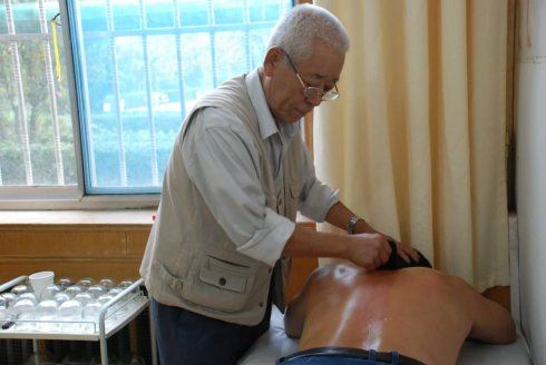 張秀勤刮痧視頻《刮痧保健康》第3集面部刮痧法