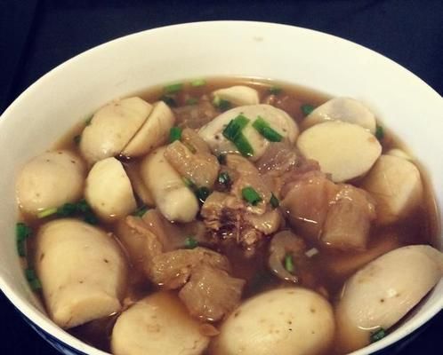 怎樣做芋頭龍骨湯（家常菜譜）