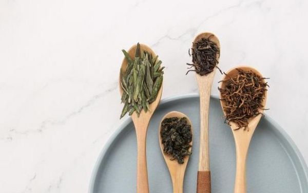 綠茶和紅茶，哪個(gè)對(duì)健康最有益？營(yíng)養(yǎng)專家一文詳細(xì)分析，不妨看看