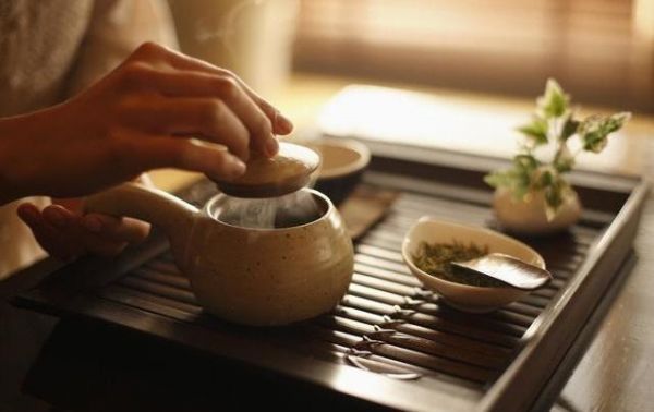綠茶和紅茶，哪個(gè)對(duì)健康最有益？營(yíng)養(yǎng)專家一文詳細(xì)分析，不妨看看