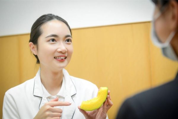 營(yíng)養(yǎng)師梁恩綺提醒民眾，南瓜雖富含極高營(yíng)養(yǎng)價(jià)值，但仍需適量攝取。（臺(tái)北慈濟(jì)醫(yī)院提供）
