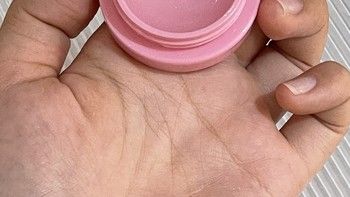 超保濕的甜甜圈潤唇膏