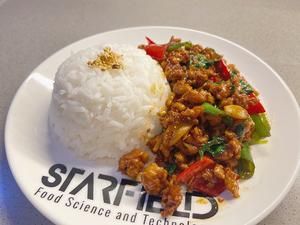 一分鐘學(xué)「泰式羅勒植物肉炒飯」的做法 步驟8