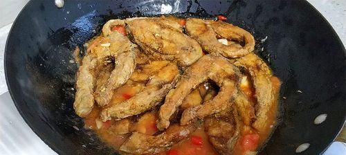 尝鲜西红柿炖鱼块，营养美味，轻松下厨（健康美食）