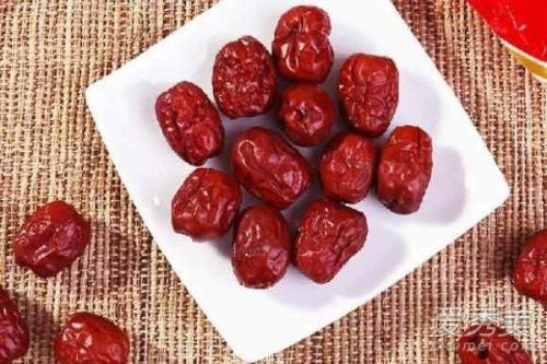 糖尿病人可以吃菠蘿嗎？怎樣吃更加健康又穩(wěn)定血糖？