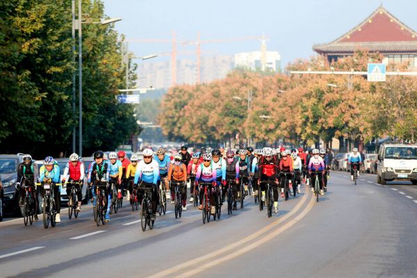 中国曲阜朝圣之路210公里自行车挑战赛开赛