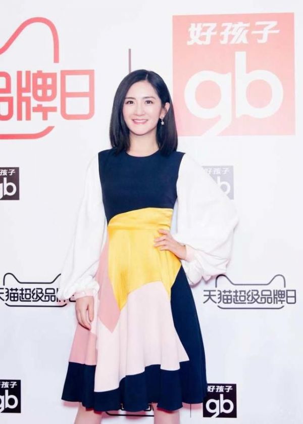 謝娜代言減肥產(chǎn)品引熱議，網(wǎng)友紛紛關(guān)注效果與安全性。