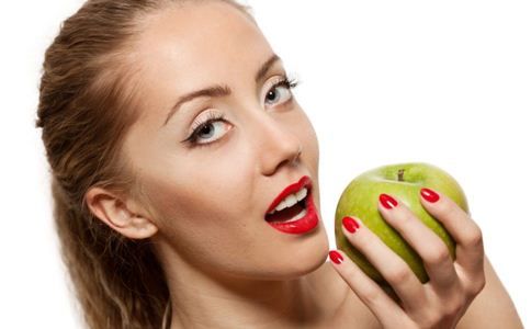 女人吃黄瓜有什么好处 黄瓜的功效与作用 吃黄瓜能美容吗