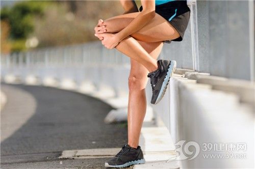 運動 跑步 膝蓋 休息 抱膝_14462740_xxl