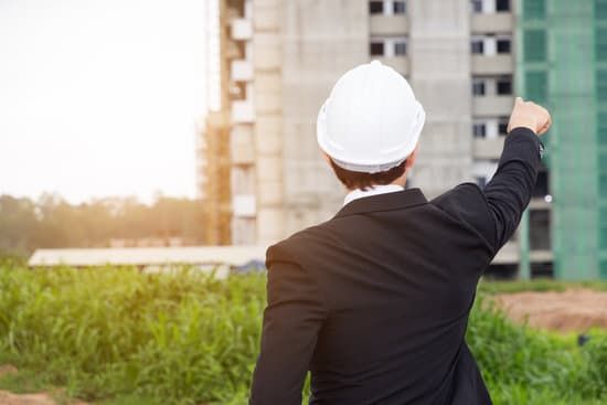 形体芭蕾腿部训练的基本动作：蹲