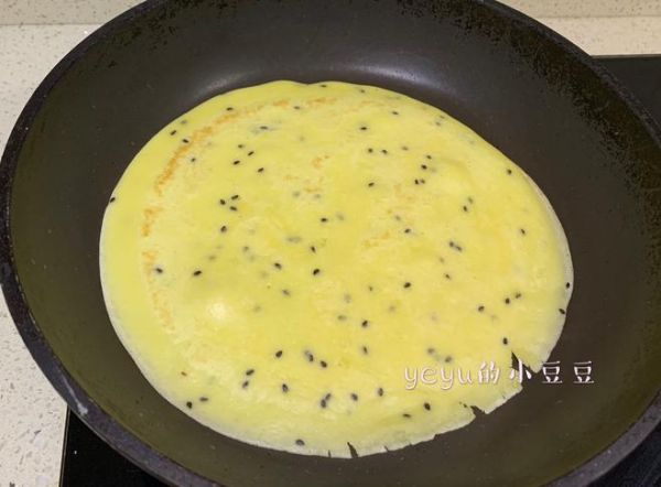 最简单健康好吃早餐鸡蛋饼，5分钟完成，适合和小朋友亲子操作的做法