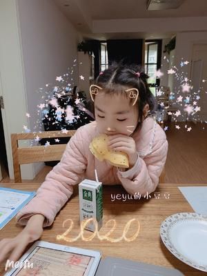 最简单健康好吃早餐鸡蛋饼，5分钟完成，适合和小朋友亲子操作的做法 步骤7