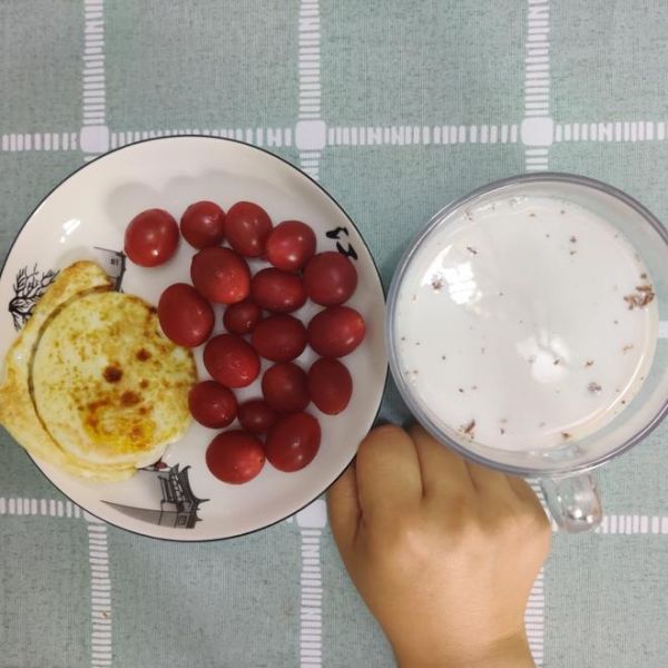 營(yíng)養(yǎng)均衡早餐～牛奶麥片的做法